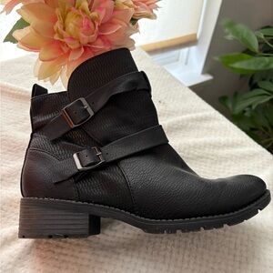 Croft and Barrow Black Buckle Ankle Booties Size 6